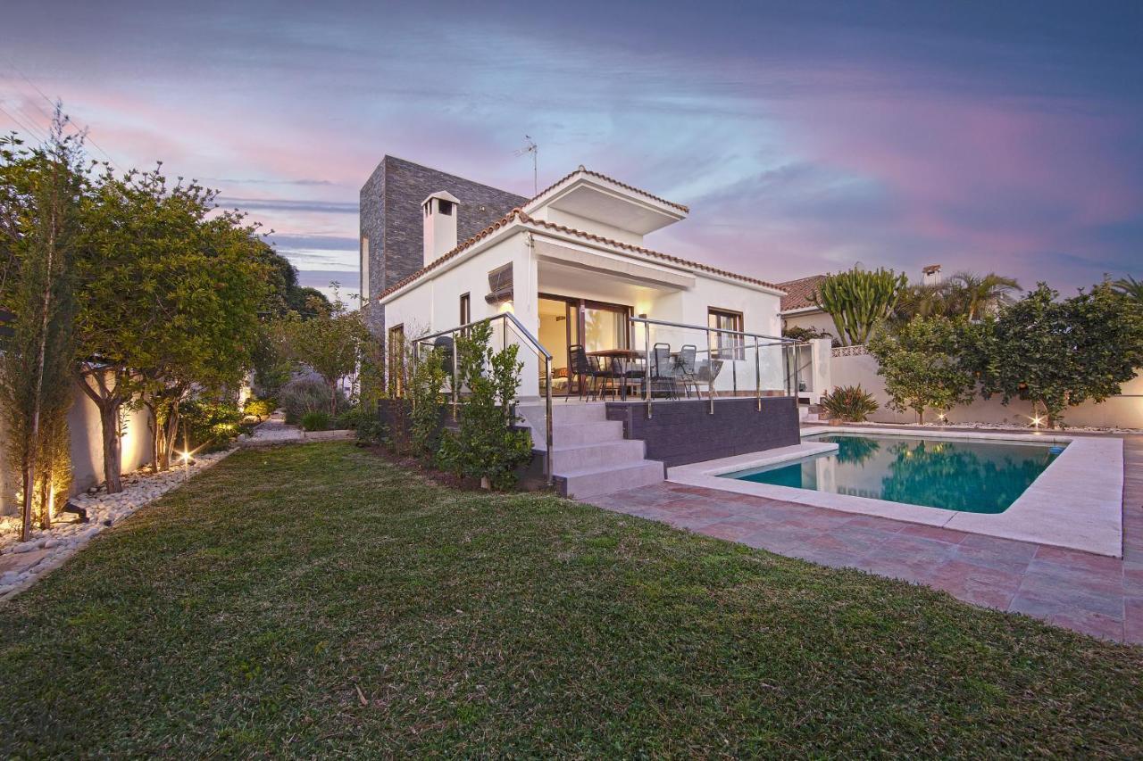 Modern Villa Close To Costabella Beach Marbella Bagian luar foto